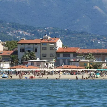 Szálloda Pardini Viareggio